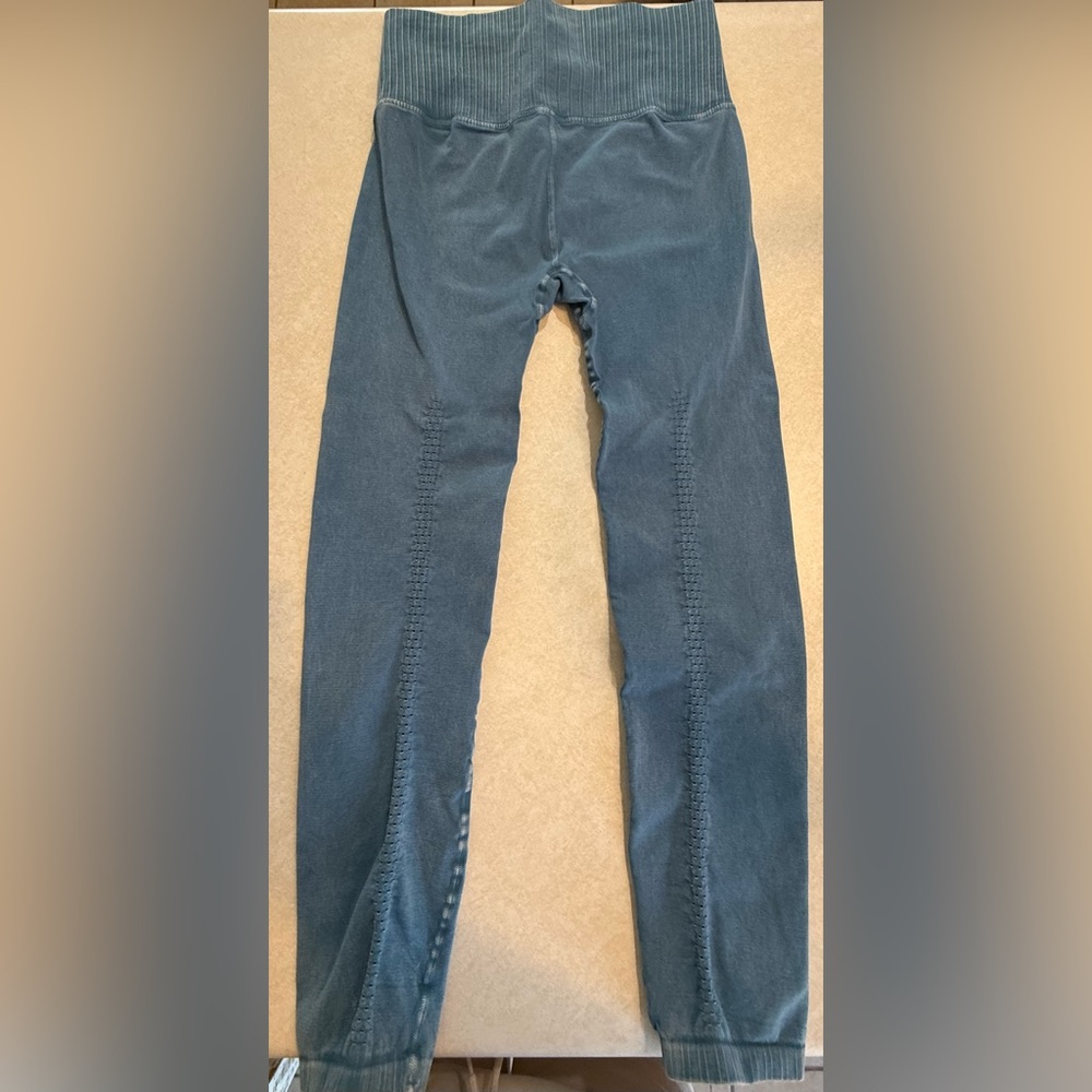 Free People Movement Good Karma Blue Leggings Size M/L NWOT - Picture 10 of 11